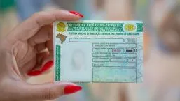 Imagem de uma carteira de habilitação CNH.